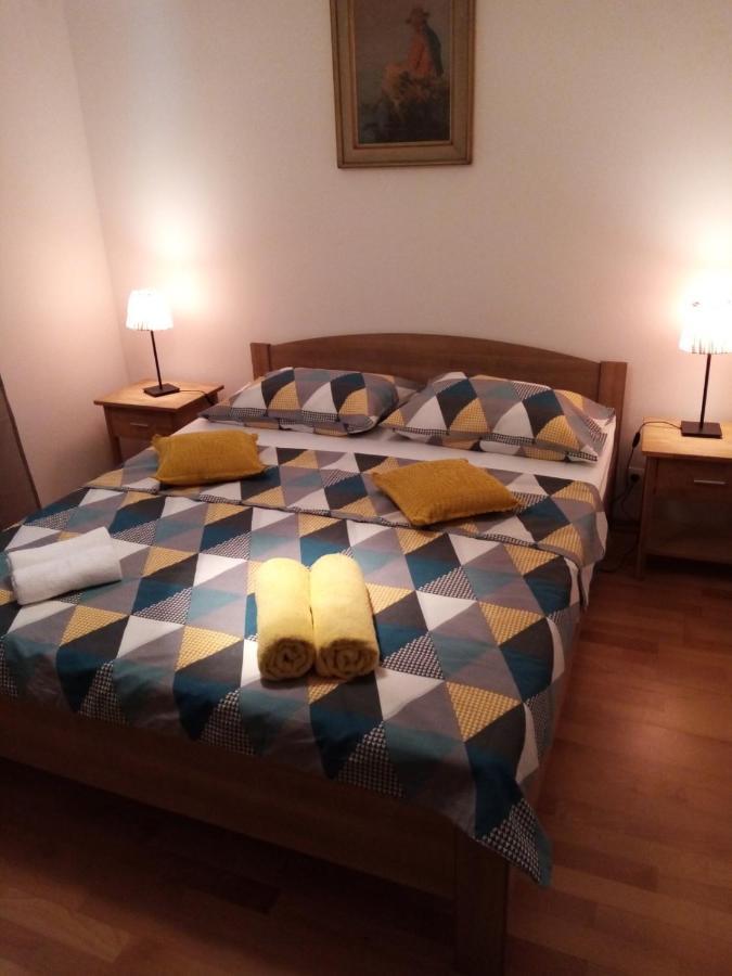Apartman Mikola With Sea View 트로기르 외부 사진