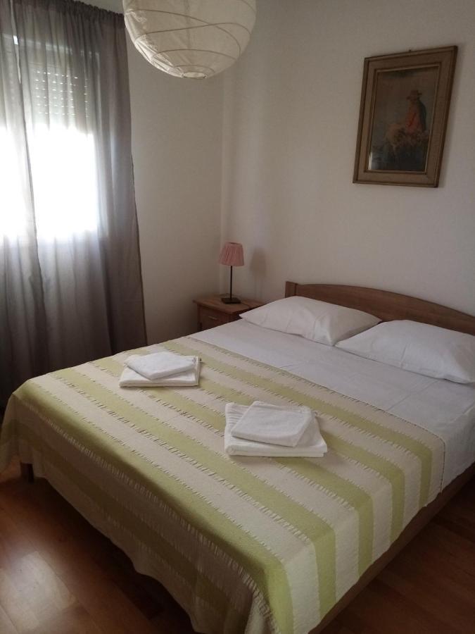 Apartman Mikola With Sea View 트로기르 외부 사진