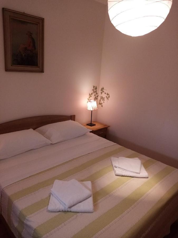 Apartman Mikola With Sea View 트로기르 외부 사진