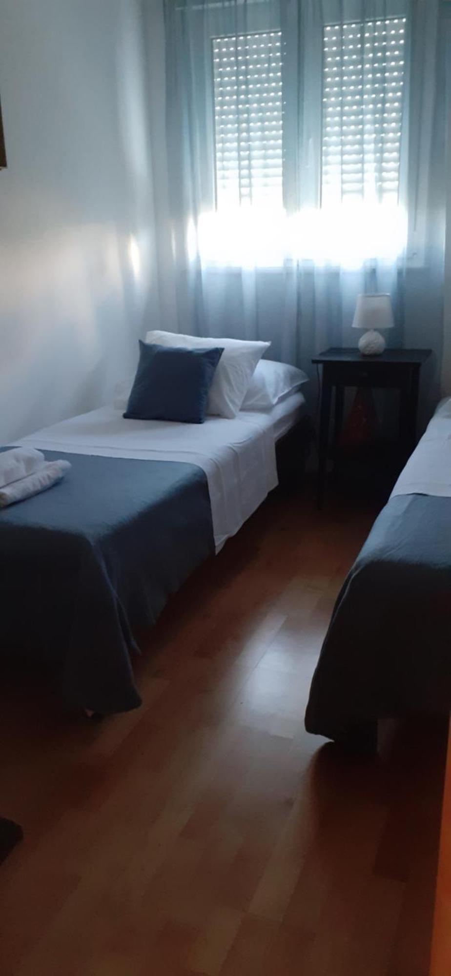 Apartman Mikola With Sea View 트로기르 외부 사진